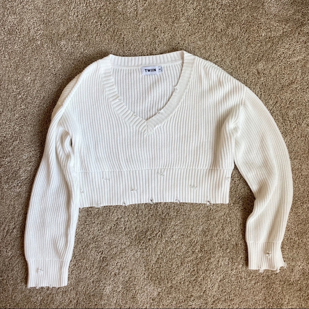 White crop sweater TWIIN